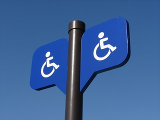 Signalisation Les handicaps ne sont pas tous visibles avec picto PMR